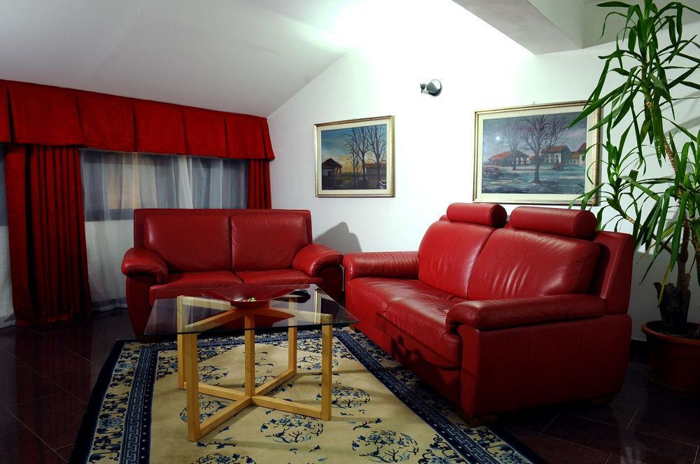 Hotel Malpensafiera Bernate Ticino Extérieur photo